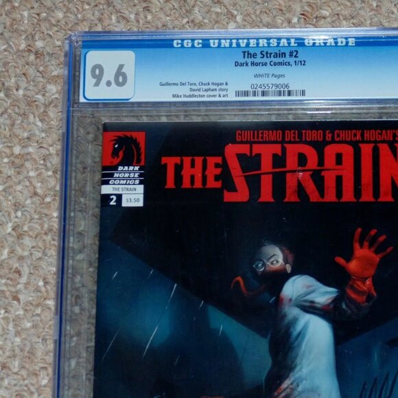 2012 Dark Horse The Strain # 2 CGC 9.6 NM+ Guillermo Del Toro Chuck Hogan - Picture 3 of 10